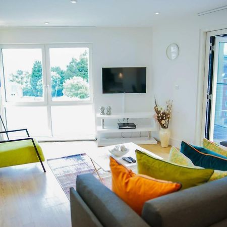 Executive 2 Bed Apartment Londra Esterno foto