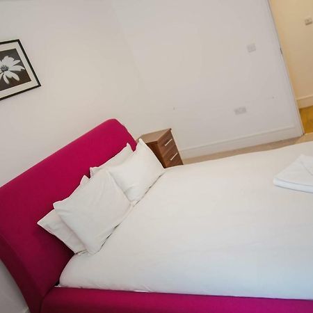 Executive 2 Bed Apartment Londra Esterno foto