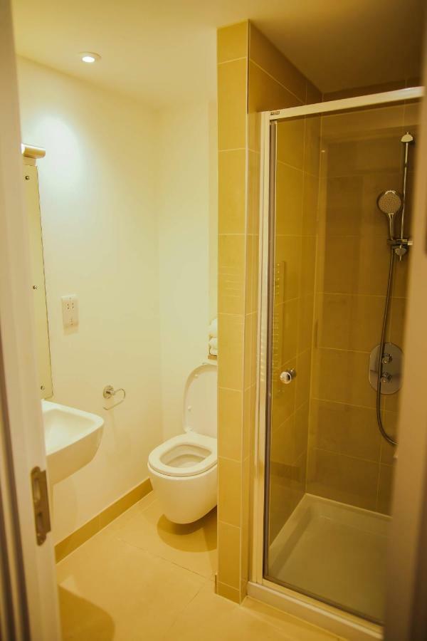 Executive 2 Bed Apartment Londra Esterno foto