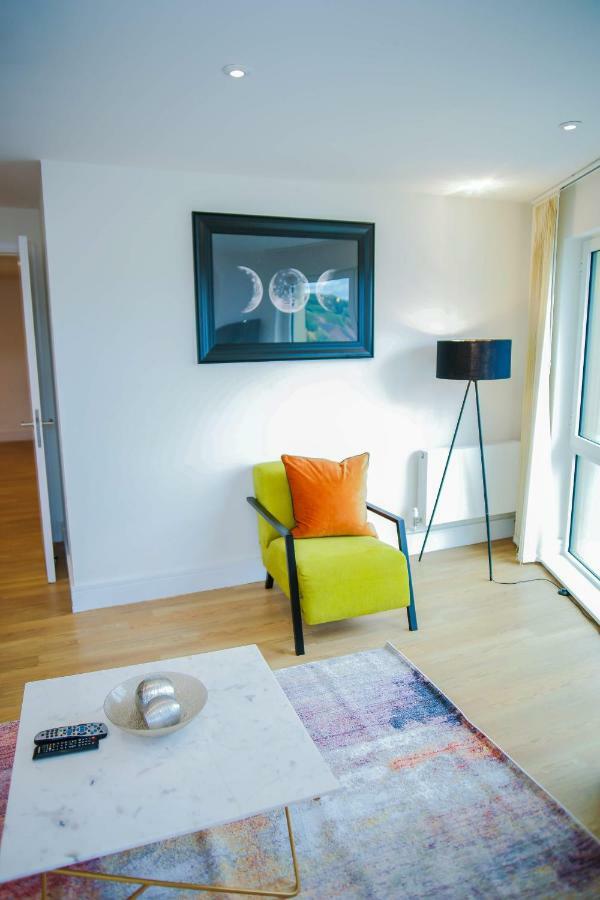 Executive 2 Bed Apartment Londra Esterno foto