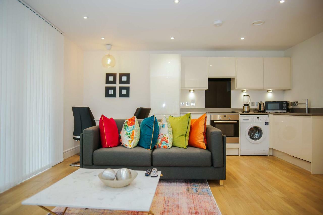Executive 2 Bed Apartment Londra Esterno foto