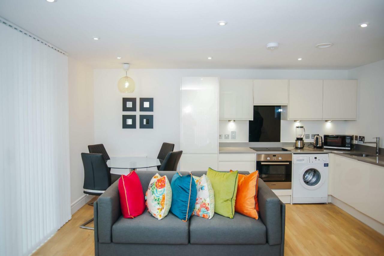 Executive 2 Bed Apartment Londra Esterno foto