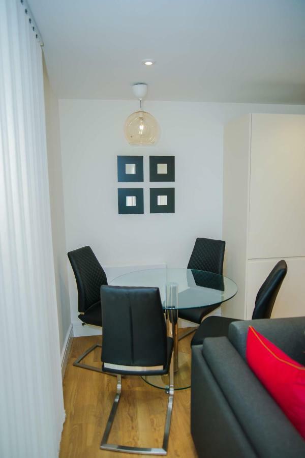 Executive 2 Bed Apartment Londra Esterno foto