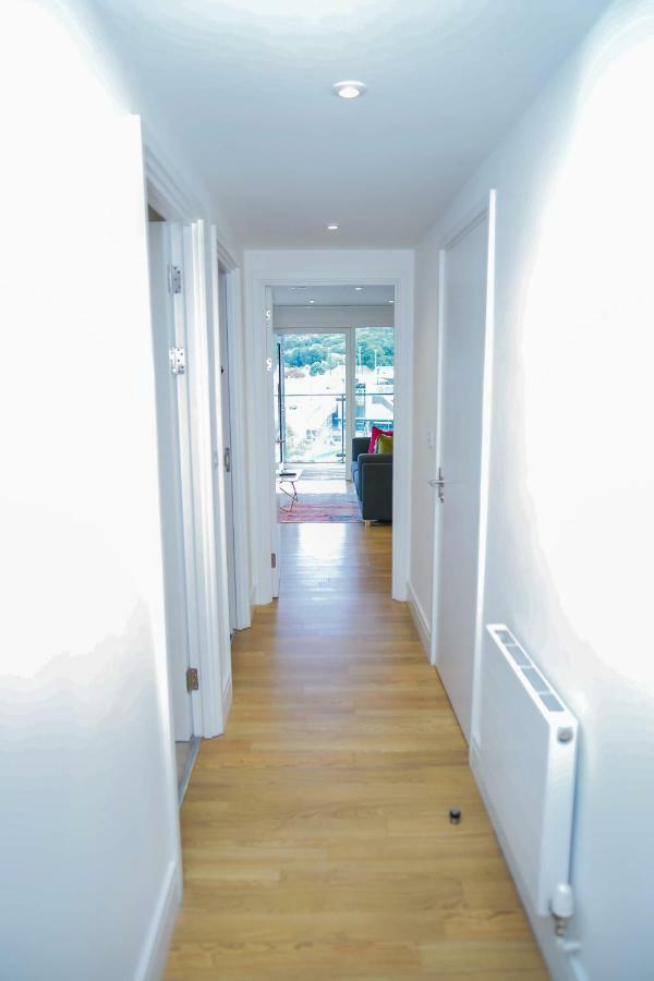 Executive 2 Bed Apartment Londra Esterno foto