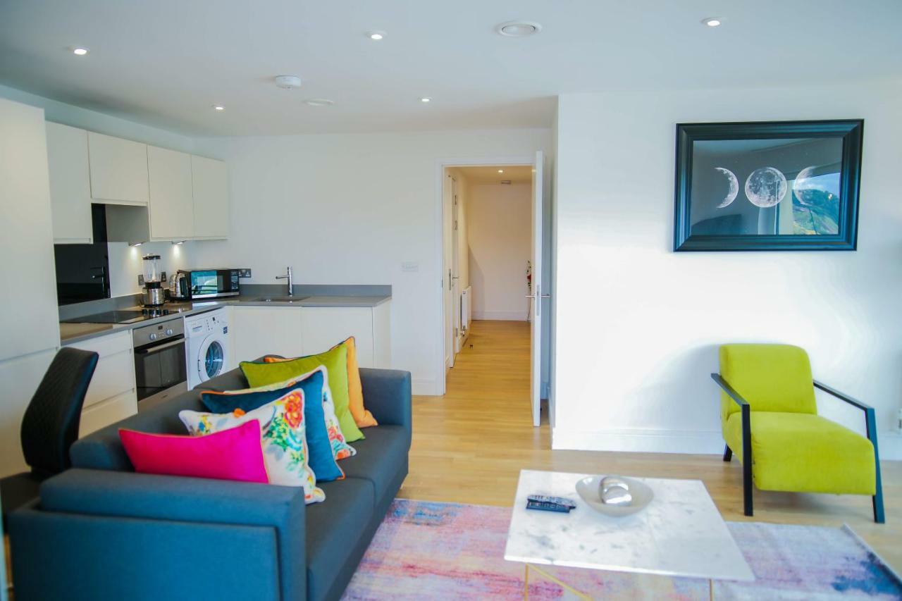 Executive 2 Bed Apartment Londra Esterno foto