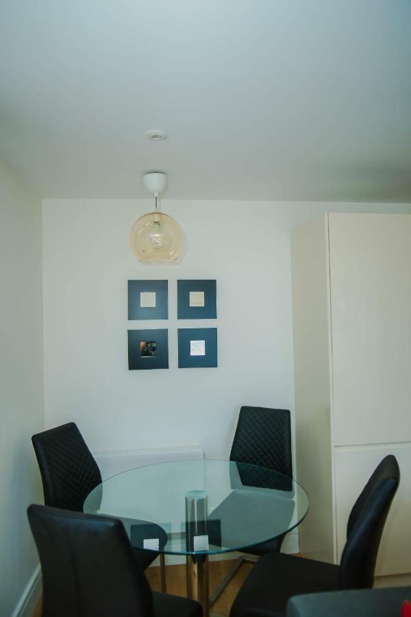 Executive 2 Bed Apartment Londra Esterno foto