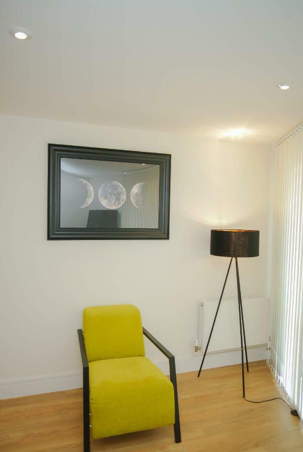 Executive 2 Bed Apartment Londra Esterno foto