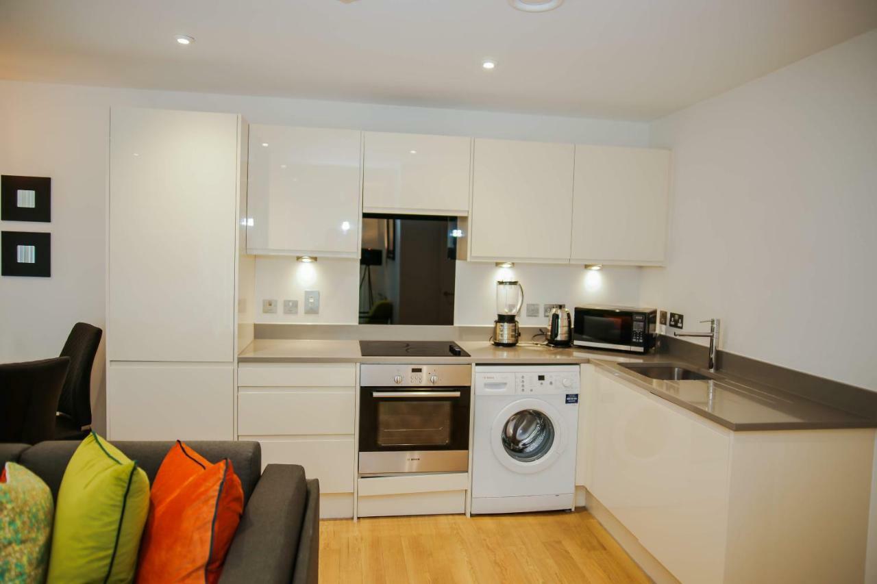 Executive 2 Bed Apartment Londra Esterno foto