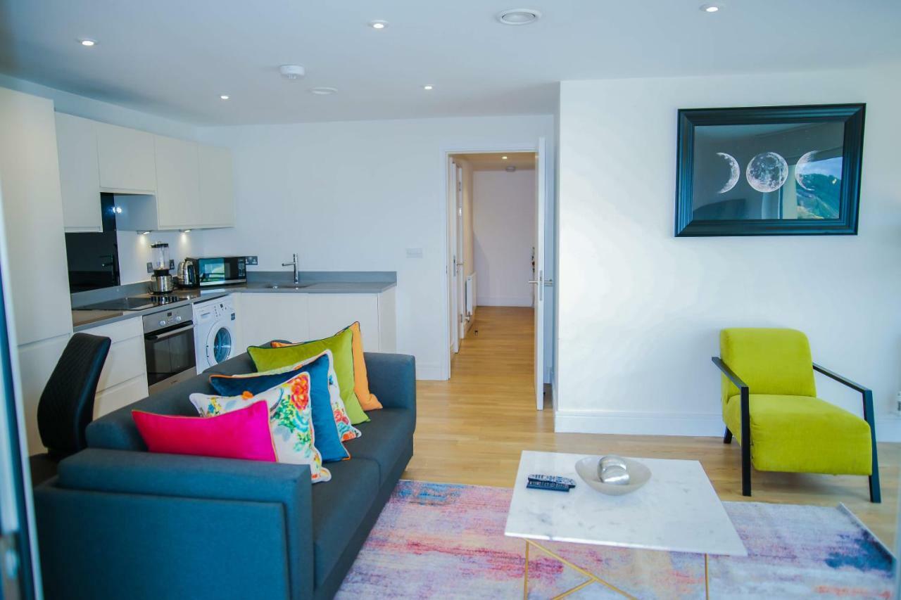 Executive 2 Bed Apartment Londra Esterno foto